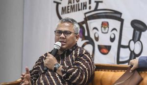 Ketua KPU Arief Budiman menjadi pembicara diskusi refleksi akhir tahun KPU di Gedung KPU, Jakarta, Selasa (18/12/2018).