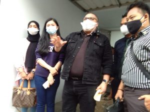 WhatsApp Image 2021-08-12 at 13.49.20 Dr Razman Arif Nasution (RAN) SH SAg MA Ph.D. Kuasa Hukum Dr Richard Lee, ketika jumpa pers dikediaman Dr Richard Lee, Rabu (11/08/21). Foto: Syf