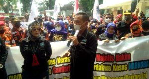 Aksi Damai di PN Palembang. Foto: Sya