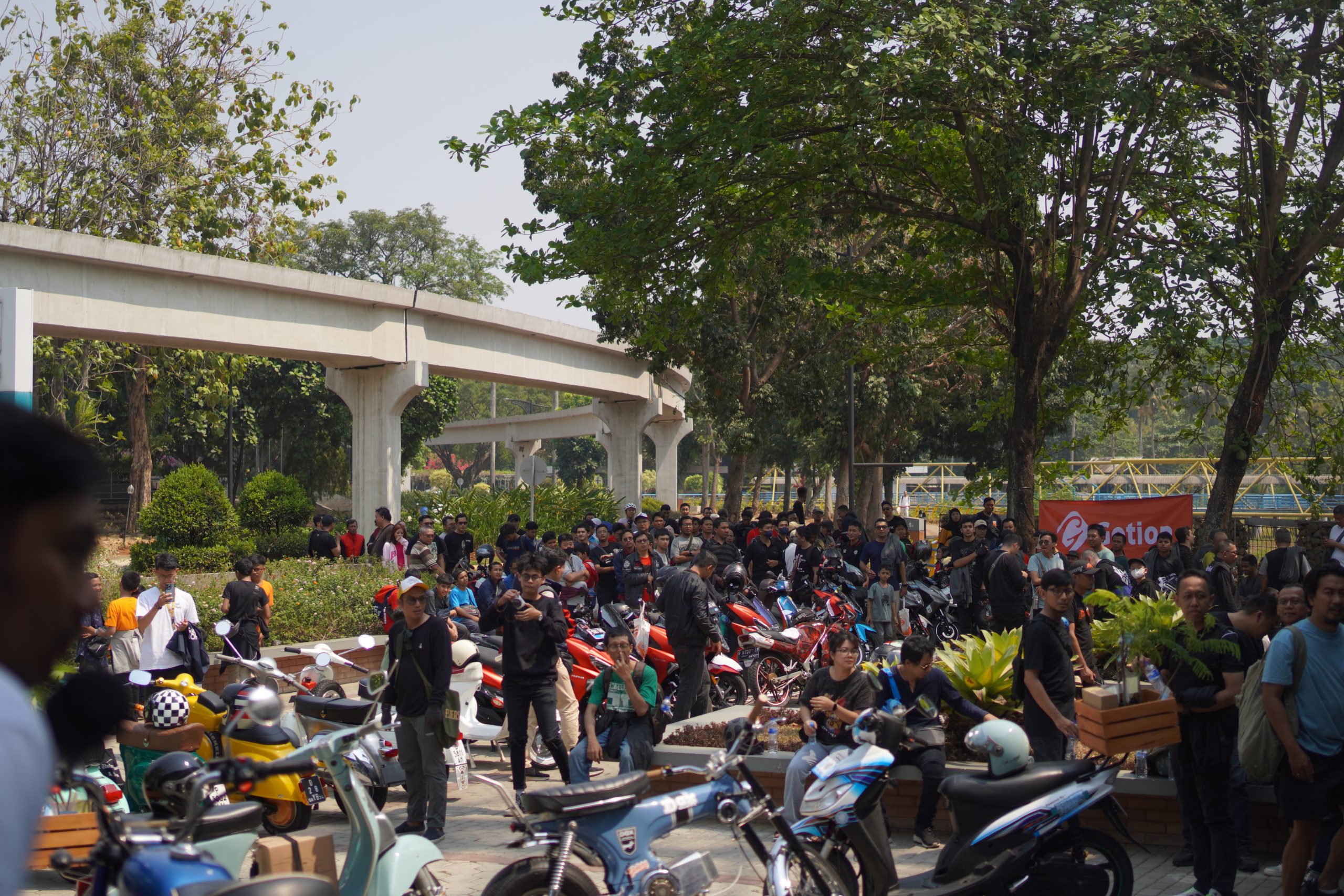 Peserta berkumpul di Museum Listrik TMII