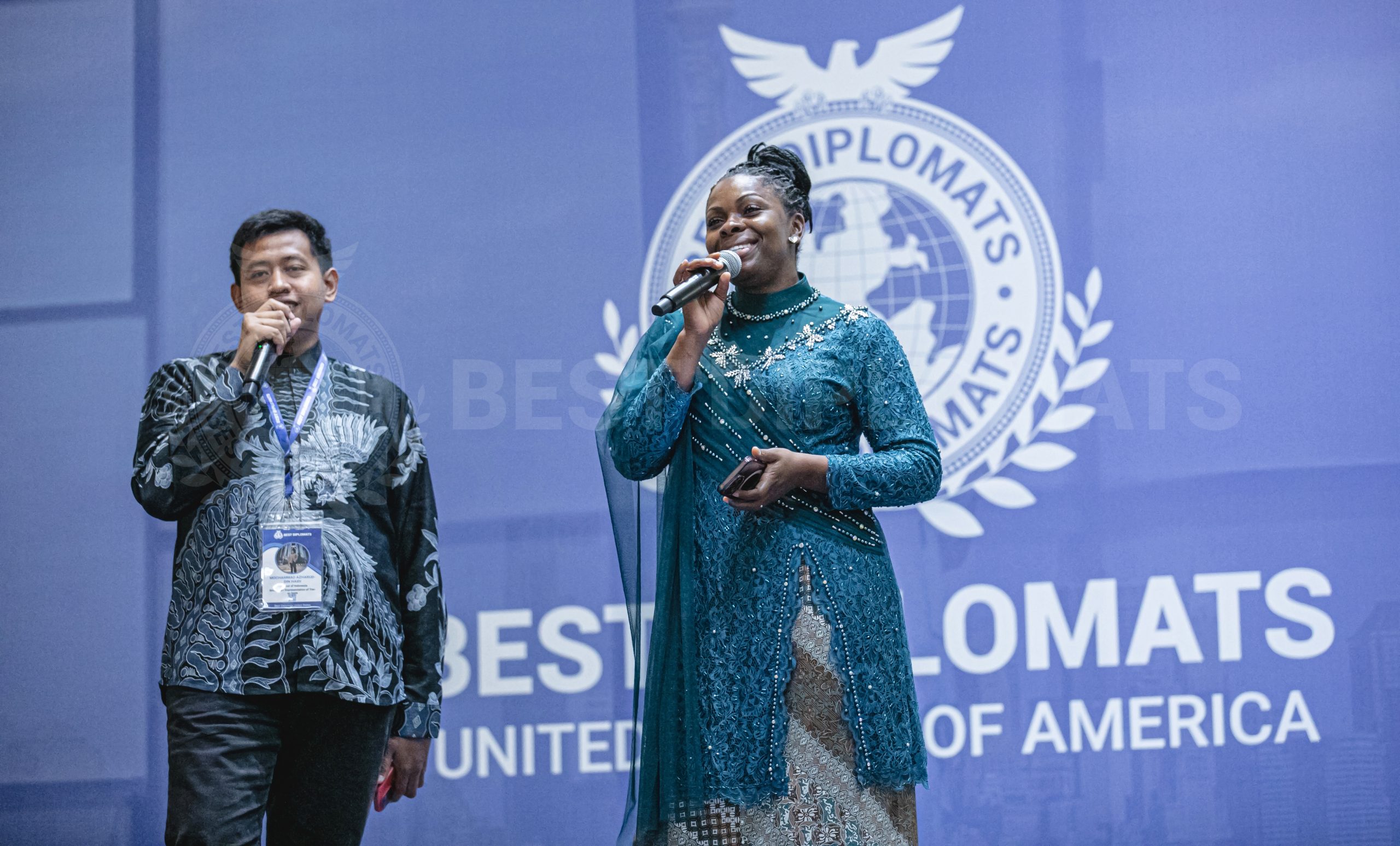 Singing Indonesia Tanah Air Beta