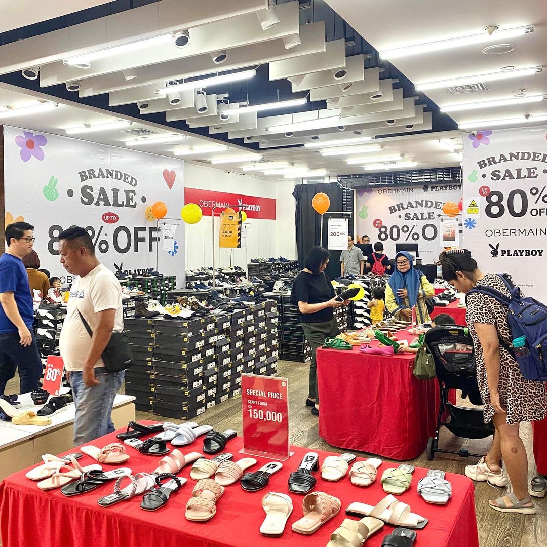 Antusiasme pengunjung saat Whole Day Sale