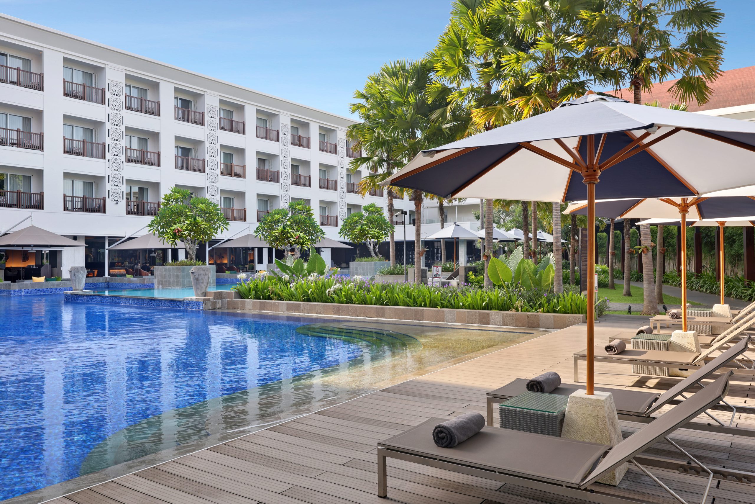 Kolam Renang Grand Mercure Bali Seminyak